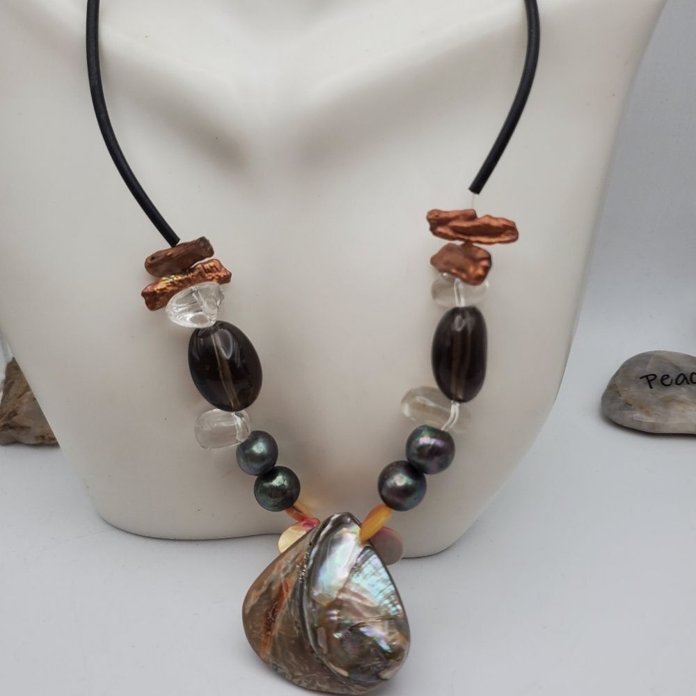 Brutalist mother of pearl‎ shell necklace